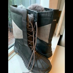 Boots size 10 but I wear size 8 and fit me perfect